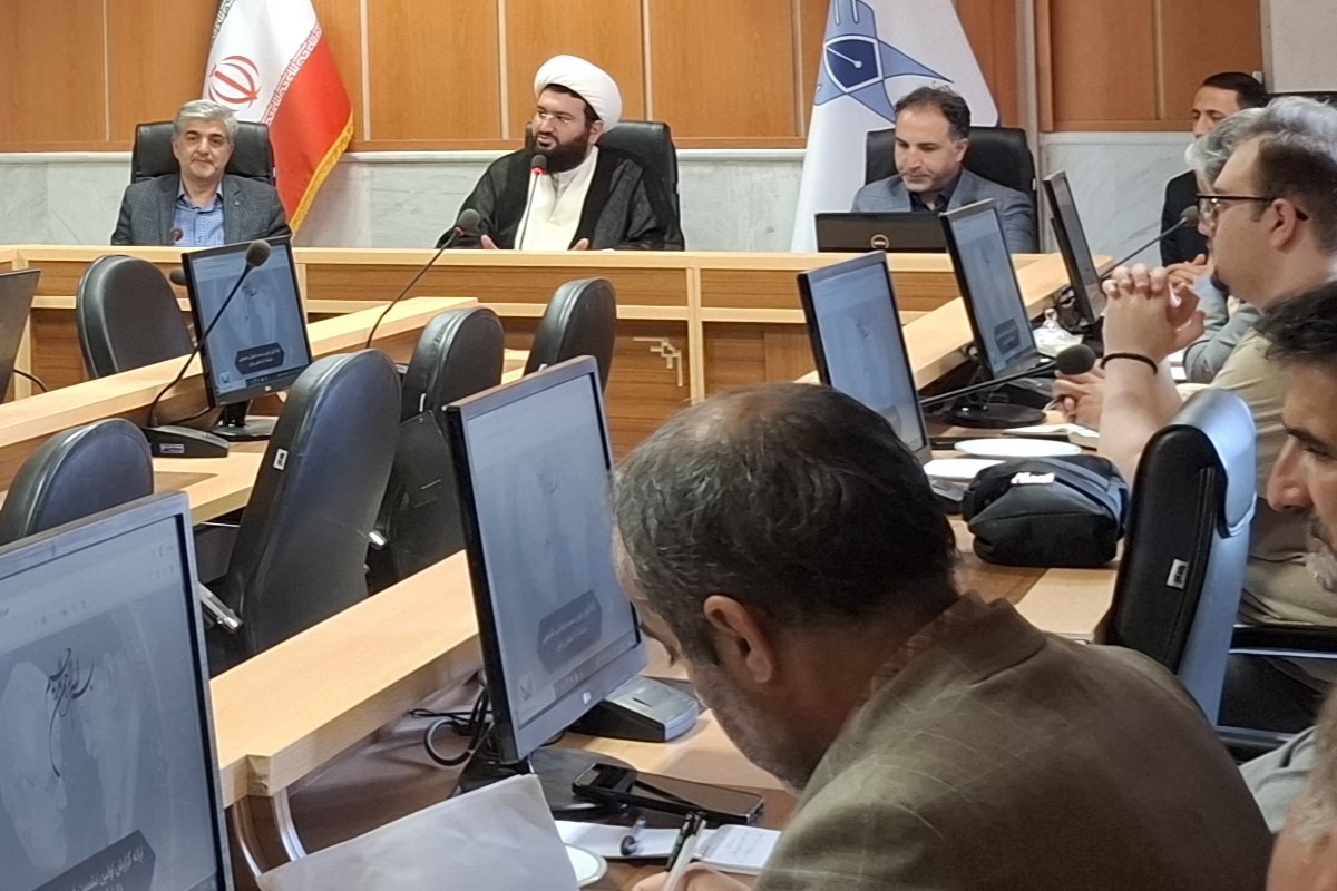 مسئول نهاد رهبری در دانشگاه آزاد زنجان: دشمن بدنبال ایجاد خطای محاسباتی در مسئولان است