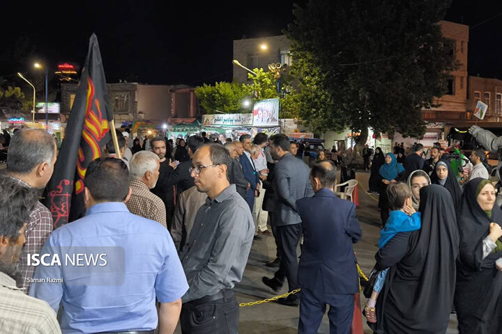 چشم به آسمان، دل به ایران