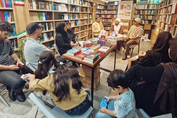 رونمایی از سه عنوان کتاب با موضوع خاطرات طنز مشاغل رونمایی از سه عنوان کتاب با موضوع خاطرات طنز مشاغل