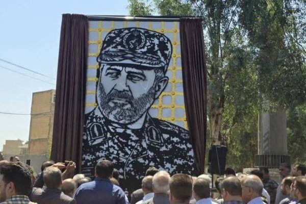 رونمایی از سنگ مزار جدید سردار شهید غلامعلی رشید و فرزندش در دزفول
