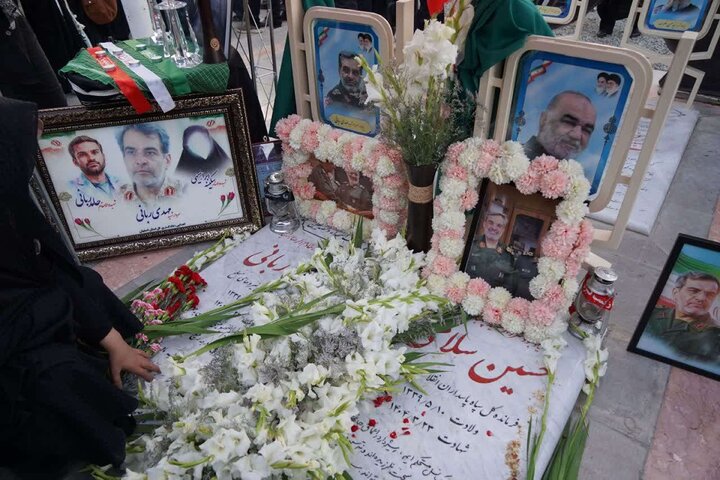 رونمایی از یادمان سرداران شهید حسین سلامی و مهدی ربانی در گلستان شهدای اصفهان رونمایی از یادمان سرداران شهید حسین سلامی و مهدی ربانی در گلستان شهدای اصفهان