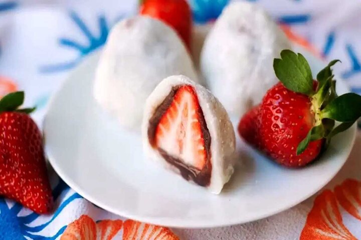 آموزش شیرینی پزی / طرز تهیه موچی توتفرنگی با دستور اصلی آموزش شیرینی پزی / طرز تهیه موچی توتفرنگی با دستور اصلی
