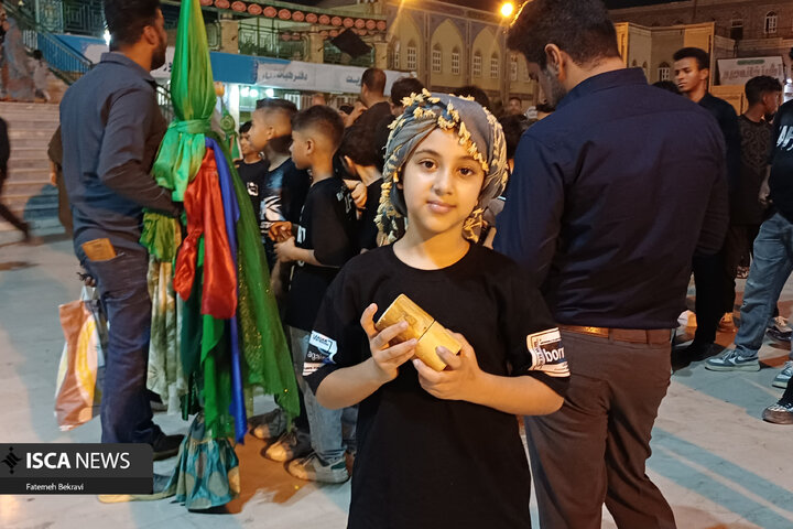 طنین آیین سنتی «چک‌چکو» در آستان مقدس امامزاده سیدمظفر (ع) بندرعباس