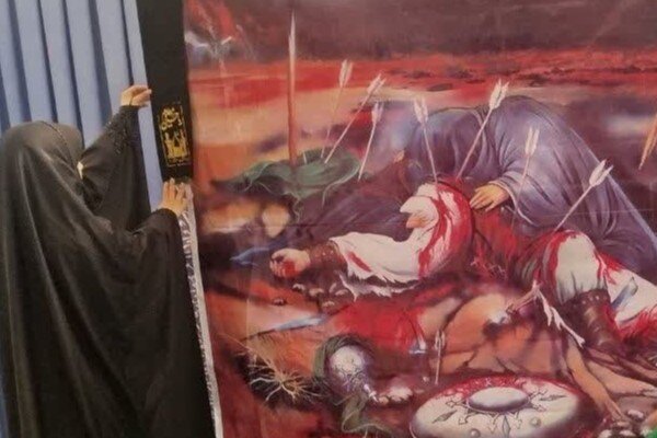 زمزمهی عاشورا در فضای دانشگاه؛ تزیین مسجد پیامبر (ص) با شعائر حسینی زمزمهی عاشورا در فضای دانشگاه؛ تزیین مسجد پیامبر (ص) با شعائر حسینی