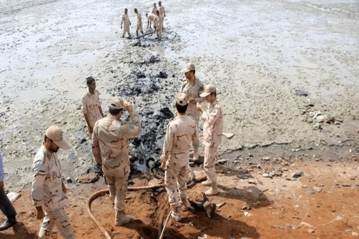 انهدام خط لوله ۳ کیلومتری انتقال سوخت قاچاق در سواحل میناب
