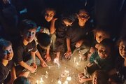 اشک‌های معصوم در گوشه عزاداری؛ وقتی کودکان هیدج، شام غریبان را بازسازی می‌کنند