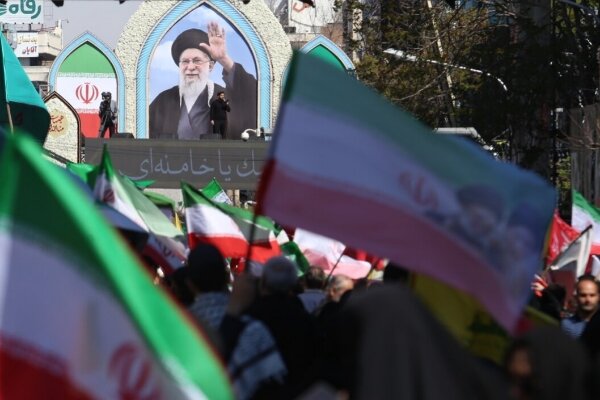حرکت عظیم کاروان ۱۰ هزار نفری برای بدرقه «قائد امت» حرکت عظیم کاروان ۱۰ هزار نفری برای بدرقه «قائد امت»