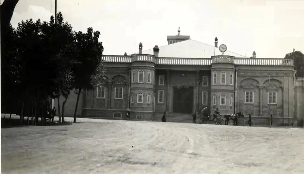 میدان بهارستان تهران؛ سال ۱۳۱۰ خورشیدی + عکس