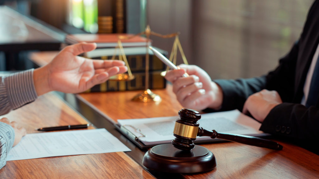 بهترین وکیل کیفری در اهواز؛ معیارهای ارزیابی، وظایف و انتخاب