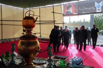بازدید دکتر رنجبر از موکب دانشگاه آزاد در مصلی امام خمینی(ره) و محل اسکان زائران در واحد سوهانک
