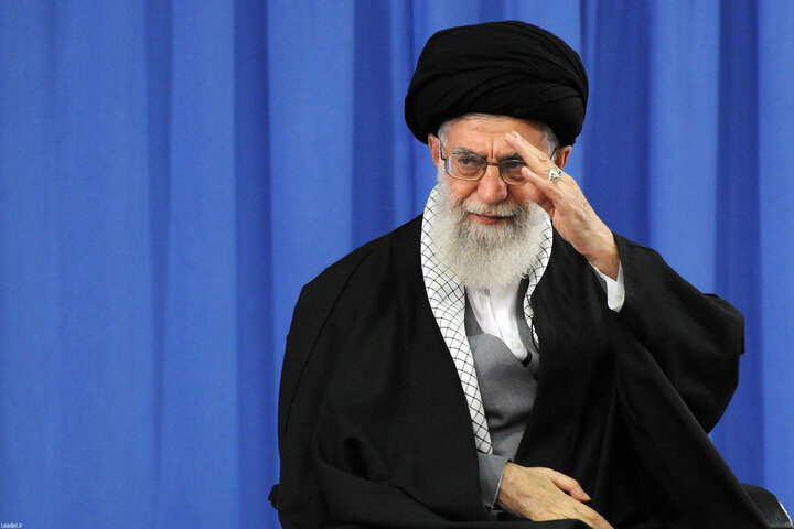 گزارشگر لبنانی: آیت الله خامنهای؛ رهبری پیامبرگونه با وقار و شکوهی بینظیر گزارشگر لبنانی: آیت الله خامنهای؛ رهبری پیامبرگونه با وقار و شکوهی بینظیر