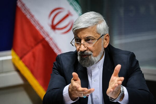رهبر شهید با یک سخنرانی، نقشههای دشمن را خنثی میکرد رهبر شهید با یک سخنرانی، نقشههای دشمن را خنثی میکرد