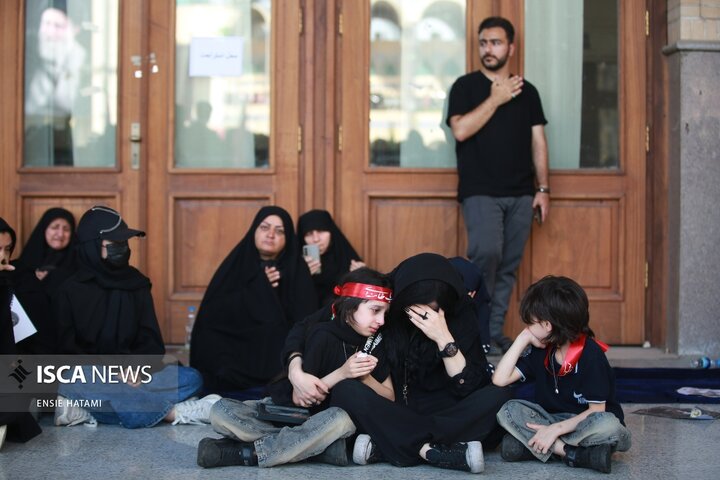 وداع با پیکر رهبرِ شهید