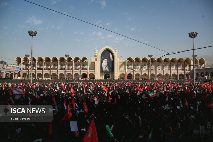 وداع با پیکر رهبرِ شهید
