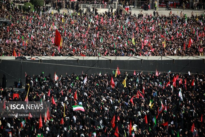 وداع با پیکر رهبرِ شهید