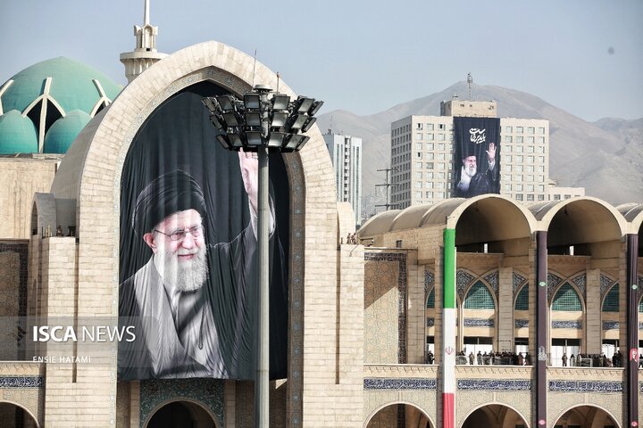 وداع با پیکر رهبرِ شهید