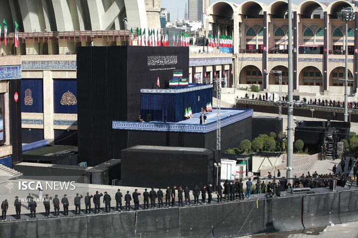 وداع با پیکر رهبرِ شهید