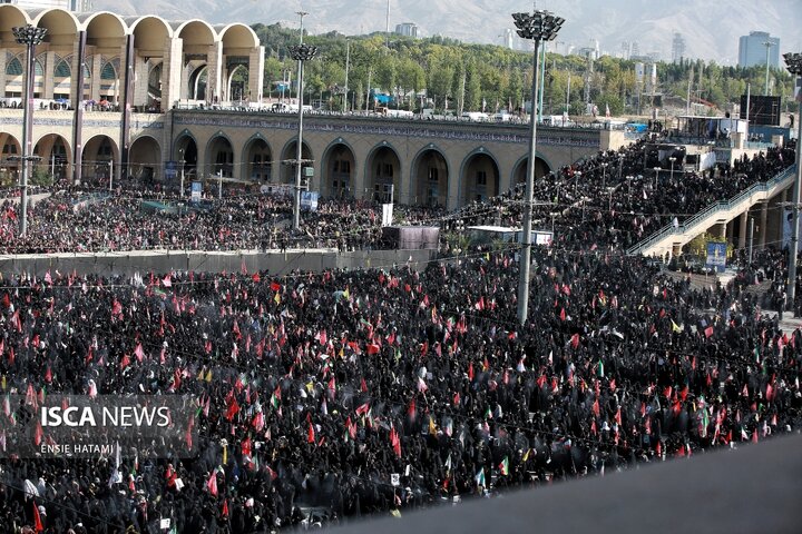 وداع با پیکر رهبرِ شهید