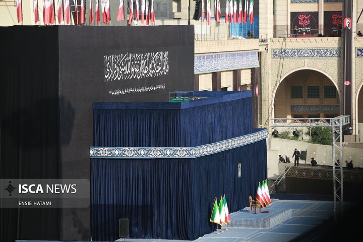 وداع با پیکر رهبرِ شهید