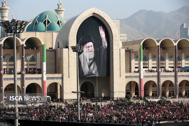 وداع با پیکر رهبرِ شهید