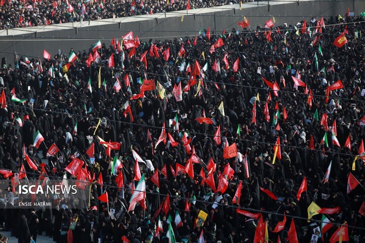 وداع با پیکر رهبرِ شهید