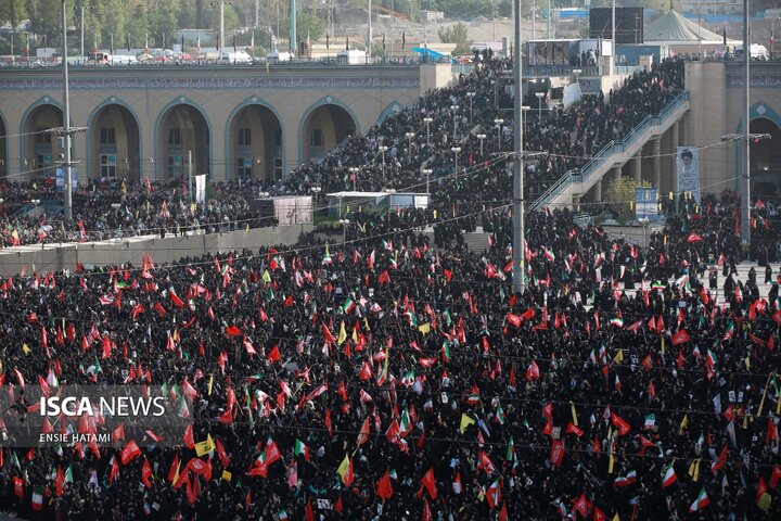 وداع با پیکر رهبرِ شهید