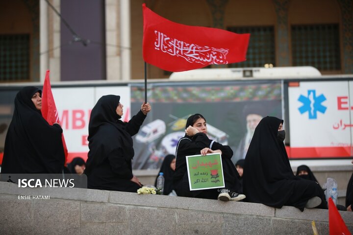 وداع با پیکر رهبرِ شهید