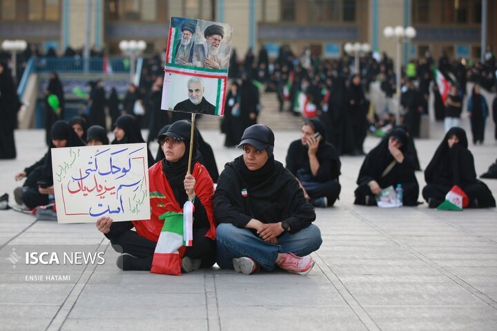 وداع با پیکر رهبرِ شهید