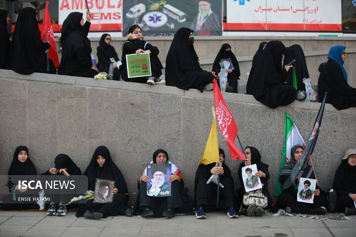 وداع با پیکر رهبرِ شهید