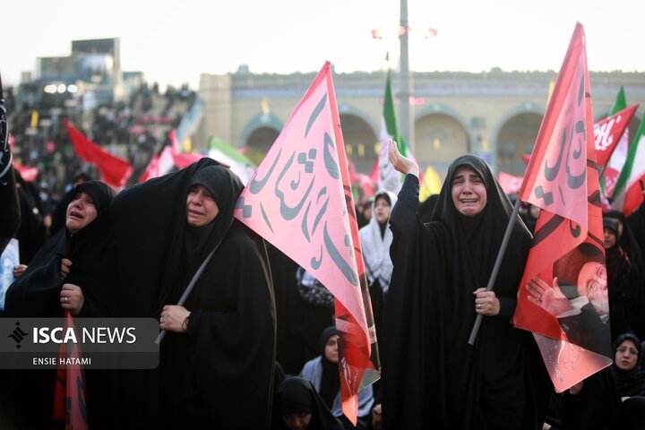 وداع با پیکر رهبرِ شهید