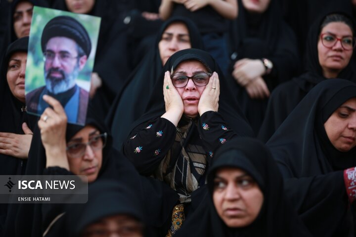 وداع با پیکر رهبرِ شهید