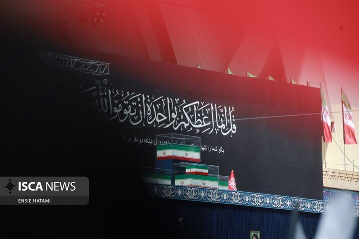 وداع با پیکر رهبرِ شهید