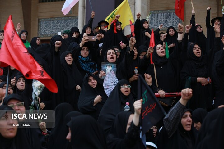 وداع با پیکر رهبرِ شهید