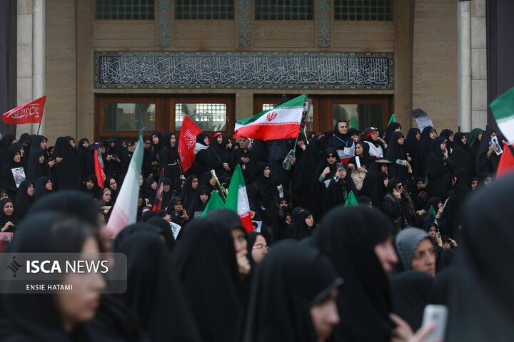 وداع با پیکر رهبرِ شهید