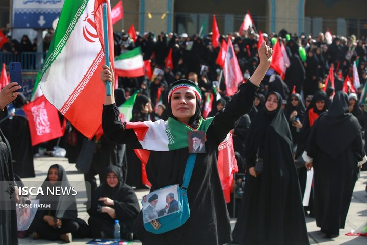وداع با پیکر رهبرِ شهید