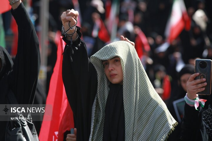 وداع با پیکر رهبرِ شهید
