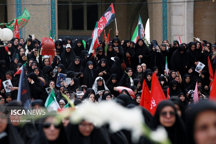 وداع با پیکر رهبرِ شهید