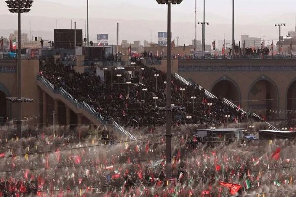 بازتاب اقامه نماز بر پیکر رهبر شهید در رسانه‌های عربی؛ از پخش زنده تا تصاویر اختصاصی