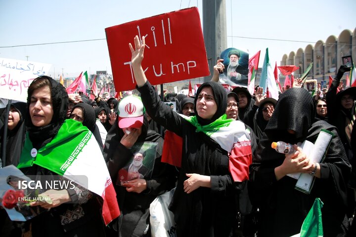 اقامه نماز بر پیکر رهبر شهید انقلاب