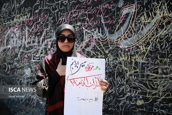 نقش دلتنگی های مردم بر دیواره های مصلی