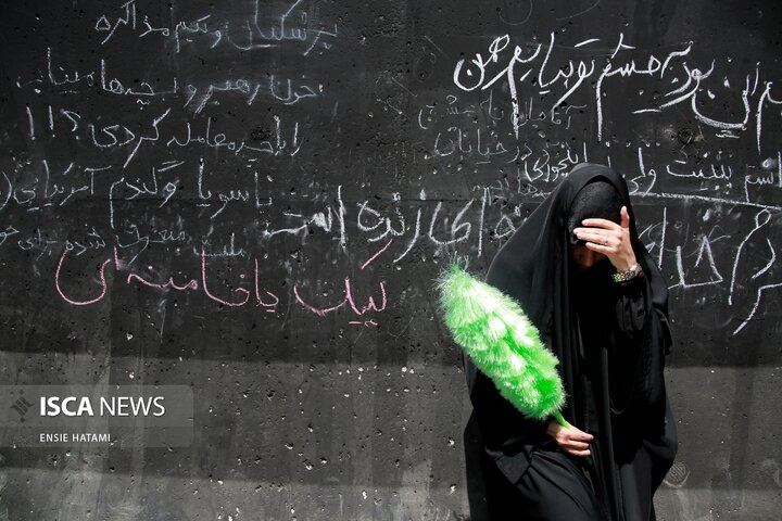 نقش دلتنگی های مردم بر دیواره های مصلی