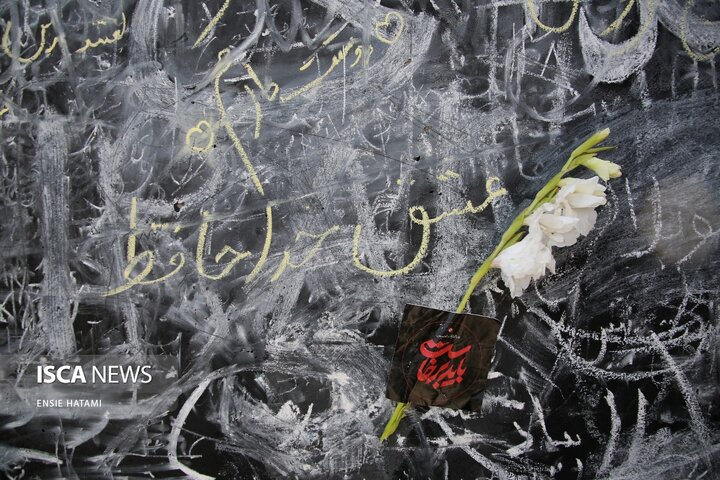 نقش دلتنگی های مردم بر دیواره های مصلی
