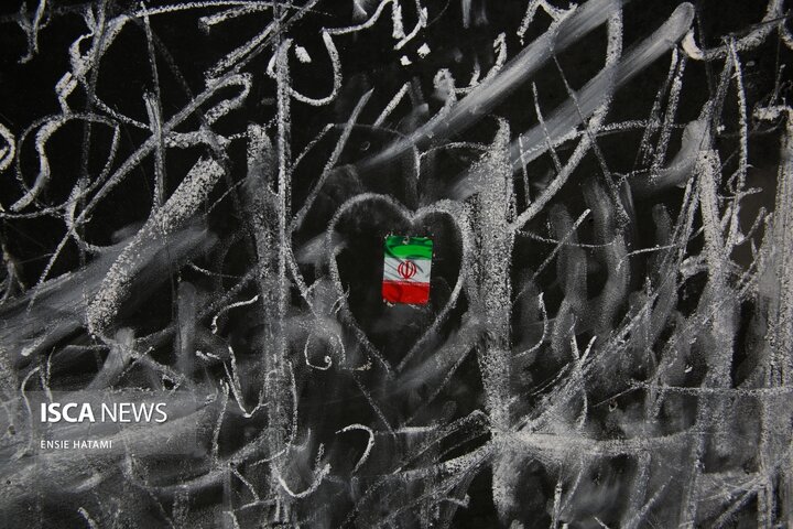 نقش دلتنگی های مردم بر دیواره های مصلی