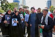 حضور نوادگان حجت الاسلام والمسلمین سید احمد خمینی(ره) در مراسم تشییع قائد شهید + عکس