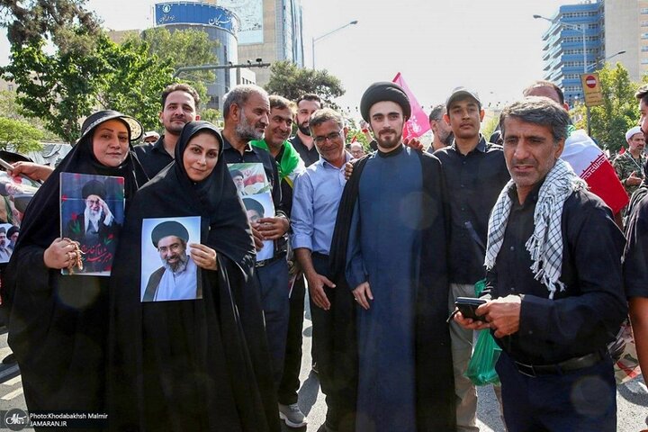 حضور نوادگان حجت الاسلام والمسلمین سید احمد خمینی(ره) در مراسم تشییع قائد شهید + عکس حضور نوادگان حجت الاسلام والمسلمین سید احمد خمینی(ره) در مراسم تشییع قائد شهید + عکس