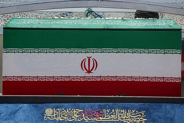 بالگرد حامل امام شهید در جمکران به زمین نشست