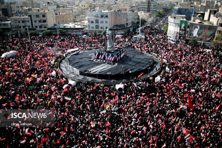 برگزاری مراسم بزرگداشت رهبر شهید در حسینیه کربلاییها برگزاری مراسم بزرگداشت رهبر شهید در حسینیه کربلاییها