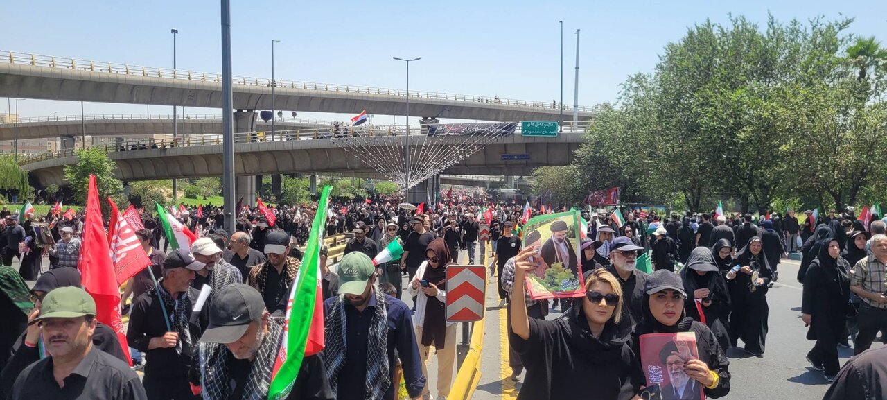 آغاز مراسم تشییع پیکر مطهر "رهبر شهید انقلاب" در تهران