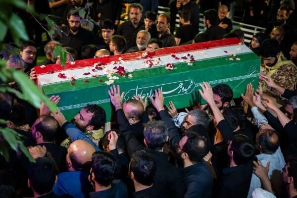 آسمان قم گواه می‌دهد