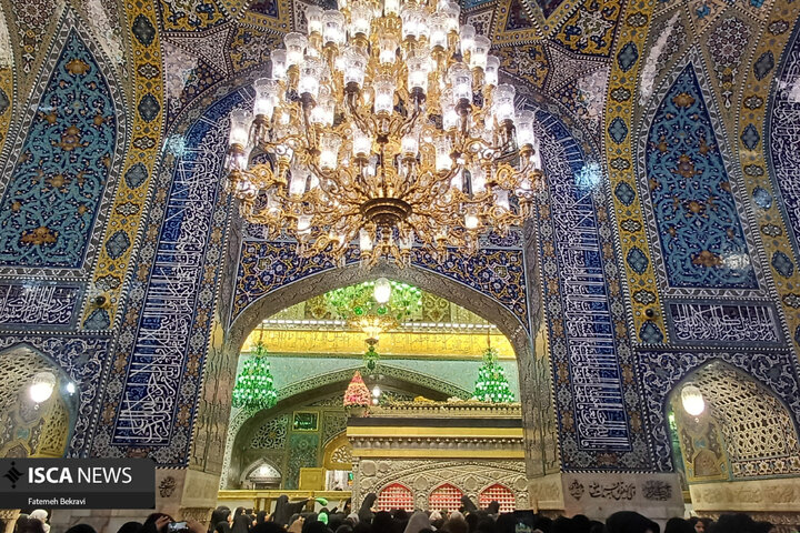 بی‌توجهی به تهدیدهای دشمن؛ حضور پرشور مردم از شهرهای مختلف در مشهد برای خونخواهی رهبر شهید